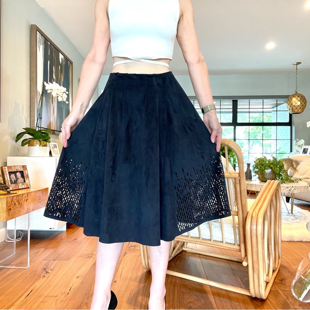 Elie Tahari gorgeous navy blue suede skirt